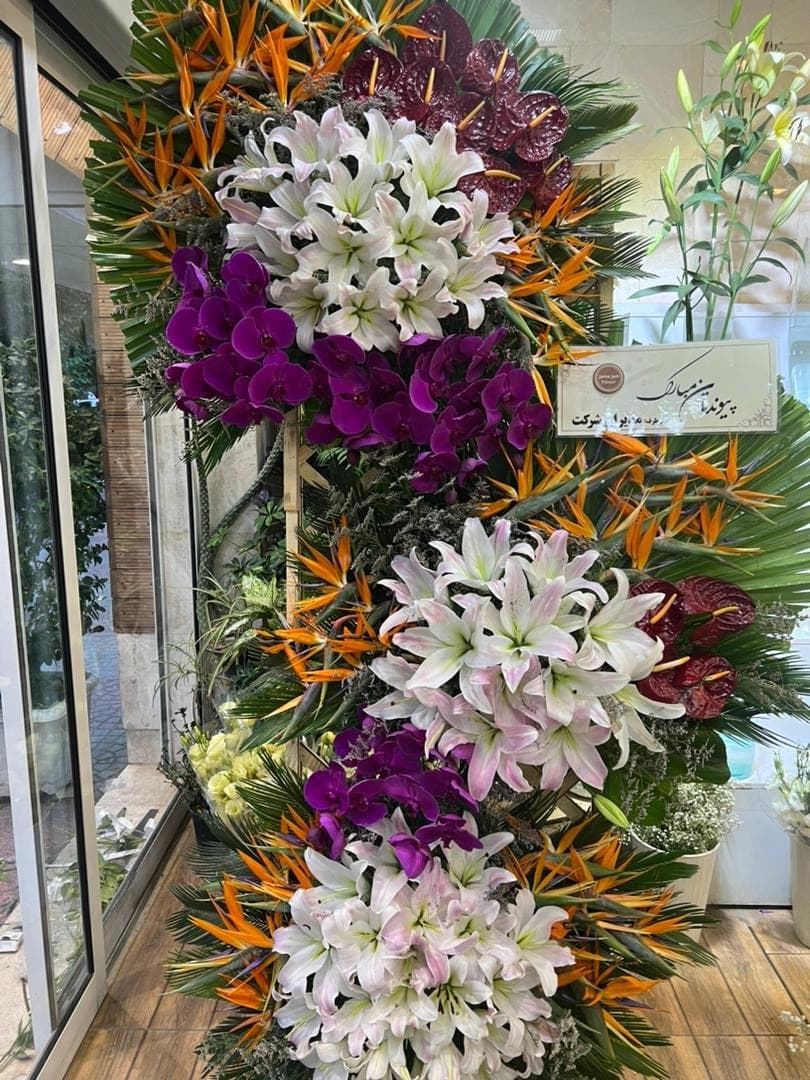 تاج گل سه تیکه بزرگ کد ۱۰۷