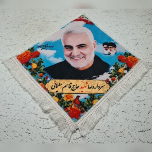 تابلو فرش تصویر سردار دلها شهید حاج قاسم سلیمانی و امام و رهبری 30در30 کد 103313