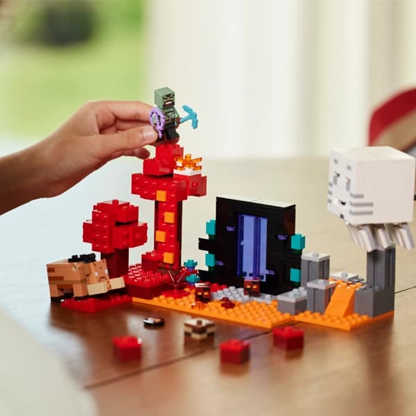 لگو Minecraft مدل 21255 The Nether Portal Ambush — تصویر ۷