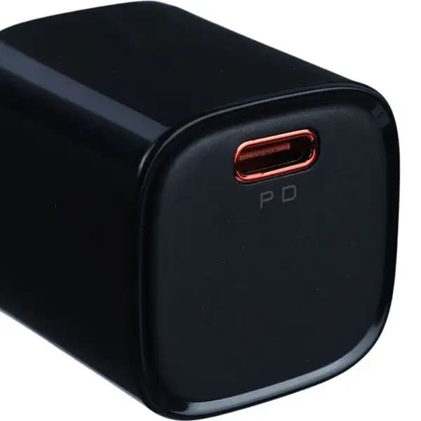 شارژر دیواری ۲۰ وات همراه با کابل تایپ‌سی به لایتنینگ مک دودو مدل Mcdodo CH-4690 20W Fast Wall Charger with USB-C to Lightning Cable 1.2m — تصویر ۳