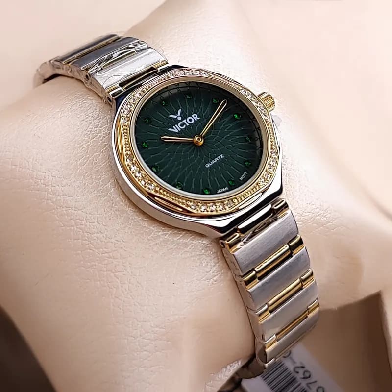 ساعت مچی زنانه ویکتور فرانسه اورجینال نقره ای طلایی سبز مدل V5762 — تصویر ۳