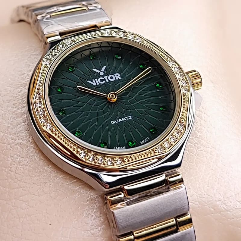 ساعت مچی زنانه ویکتور فرانسه اورجینال نقره ای طلایی سبز مدل V5762 — تصویر ۴