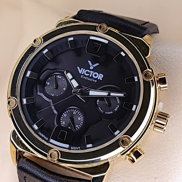 ساعت مچی مردانه ویکتور اورجینال طلایی مشکی بند چرم مدل V1526 (سه موتوره) — تصویر ۵