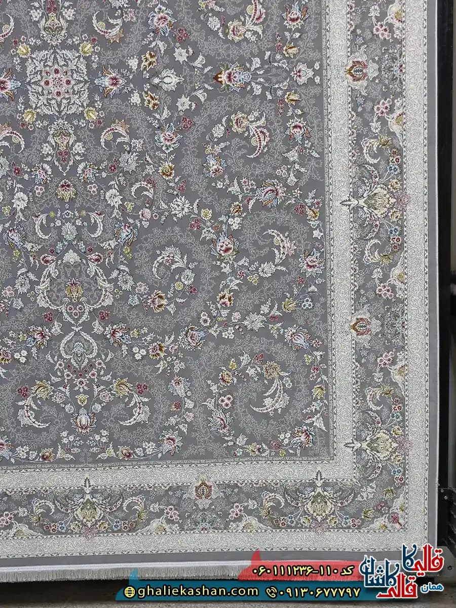 فرش کلاسیک 1200 شانه طرح افشان سپیدار رنگ طوسی نقره ای گل برجسته کاشان — تصویر ۳