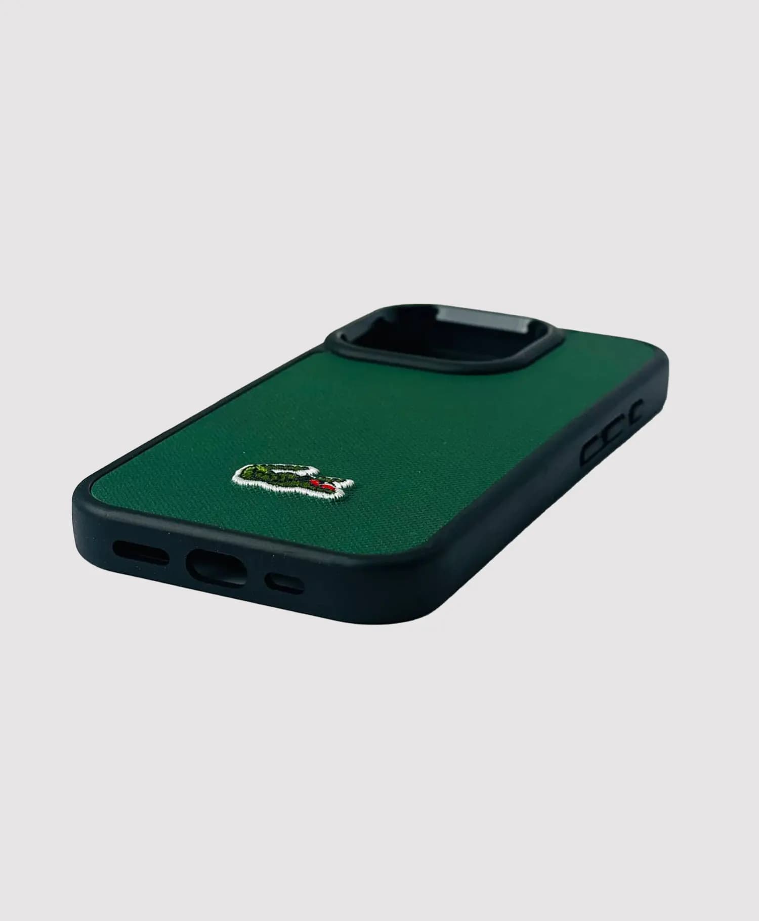 قاب چرمی طرح لاگوست گوشی موبایل آیفون Iphone 16 Pro — تصویر ۴