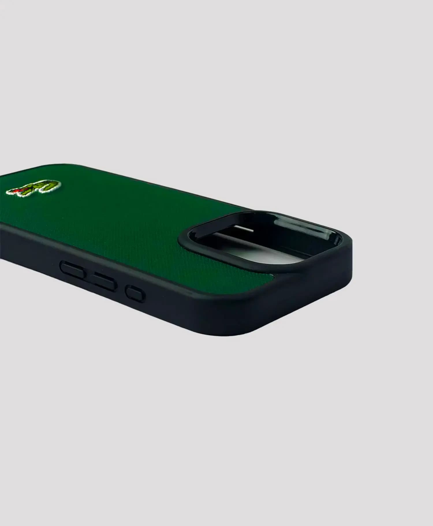 قاب چرمی طرح لاگوست گوشی موبایل آیفون Iphone 16 Pro Max — تصویر ۴