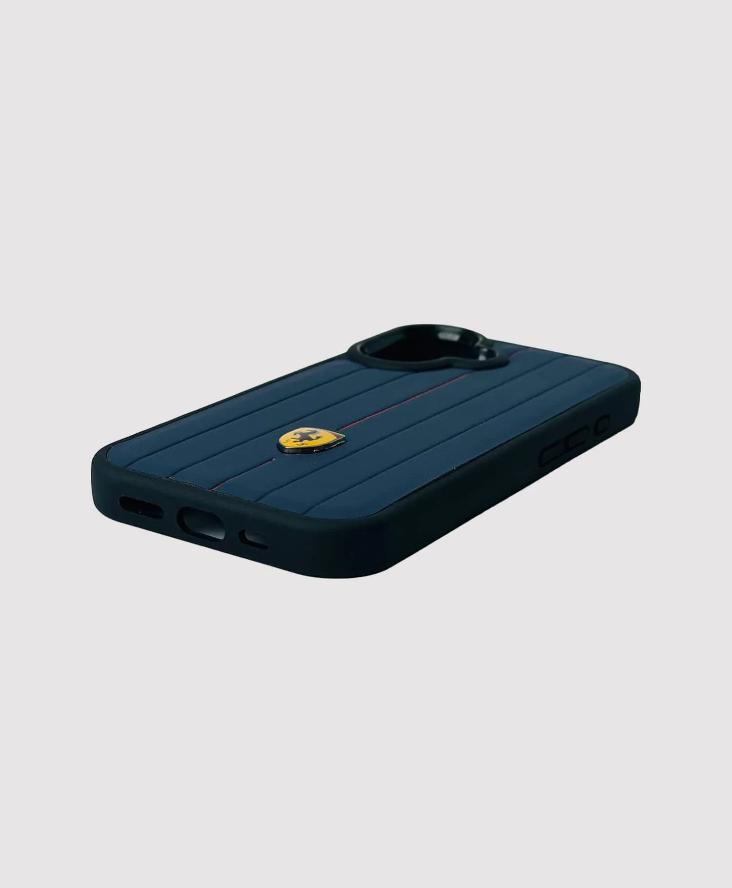 قاب چرمی طرح فراری گوشی موبایل آیفون Iphone 16 — تصویر ۳