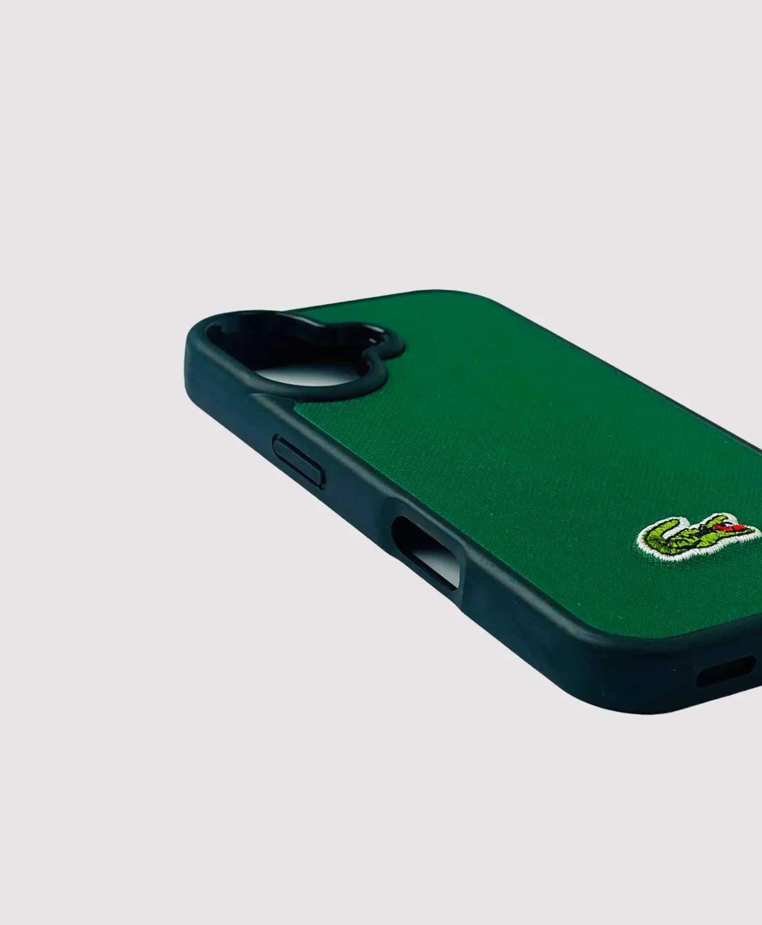قاب چرمی طرح لاگوست گوشی موبایل آیفون Iphone 16 — تصویر ۲