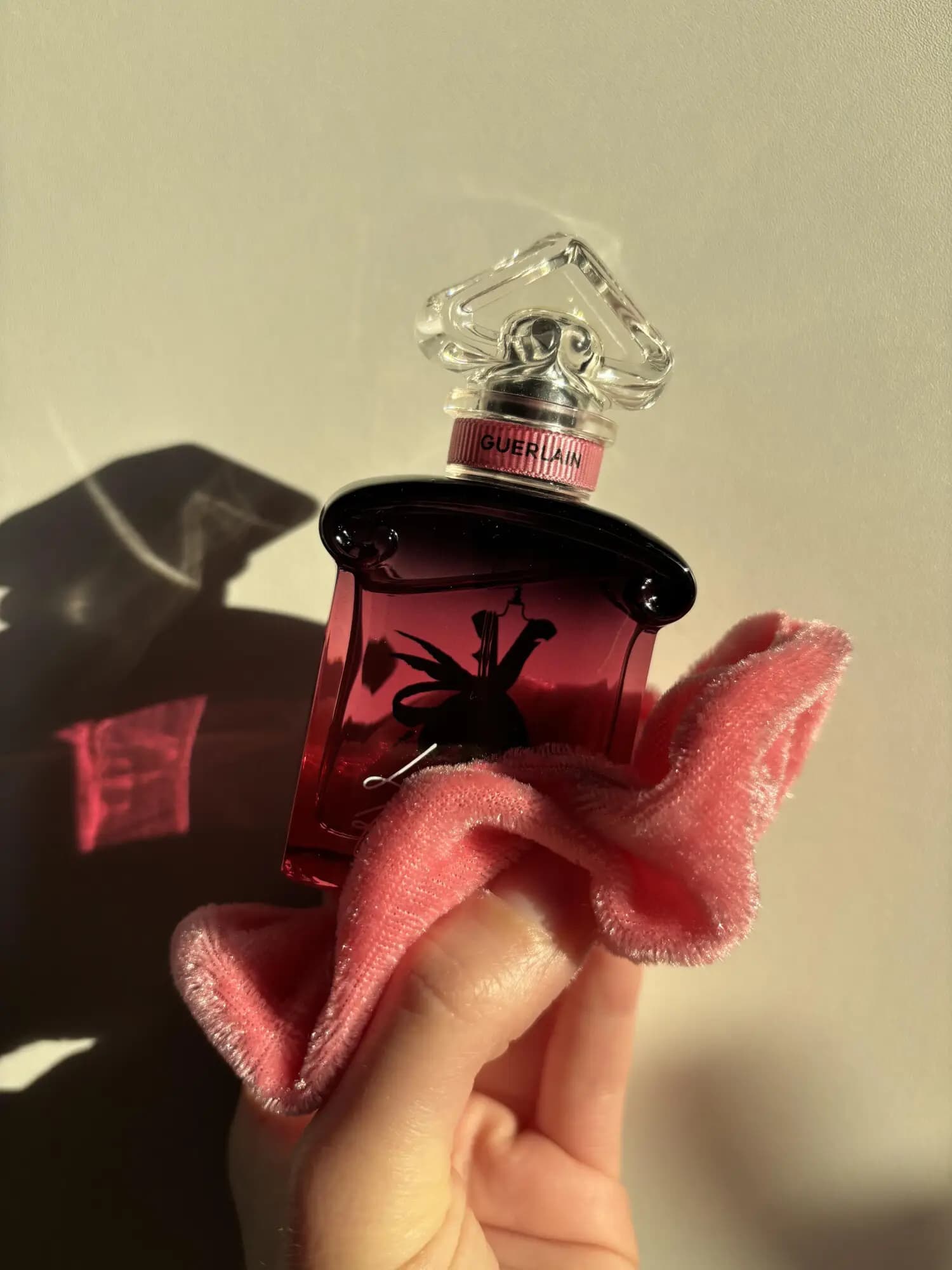عطر ادکلن گرلن لا پتیت روب نویر پرفیوم اصل | Guerlain La Petite Robe Noire Parfum — تصویر ۵