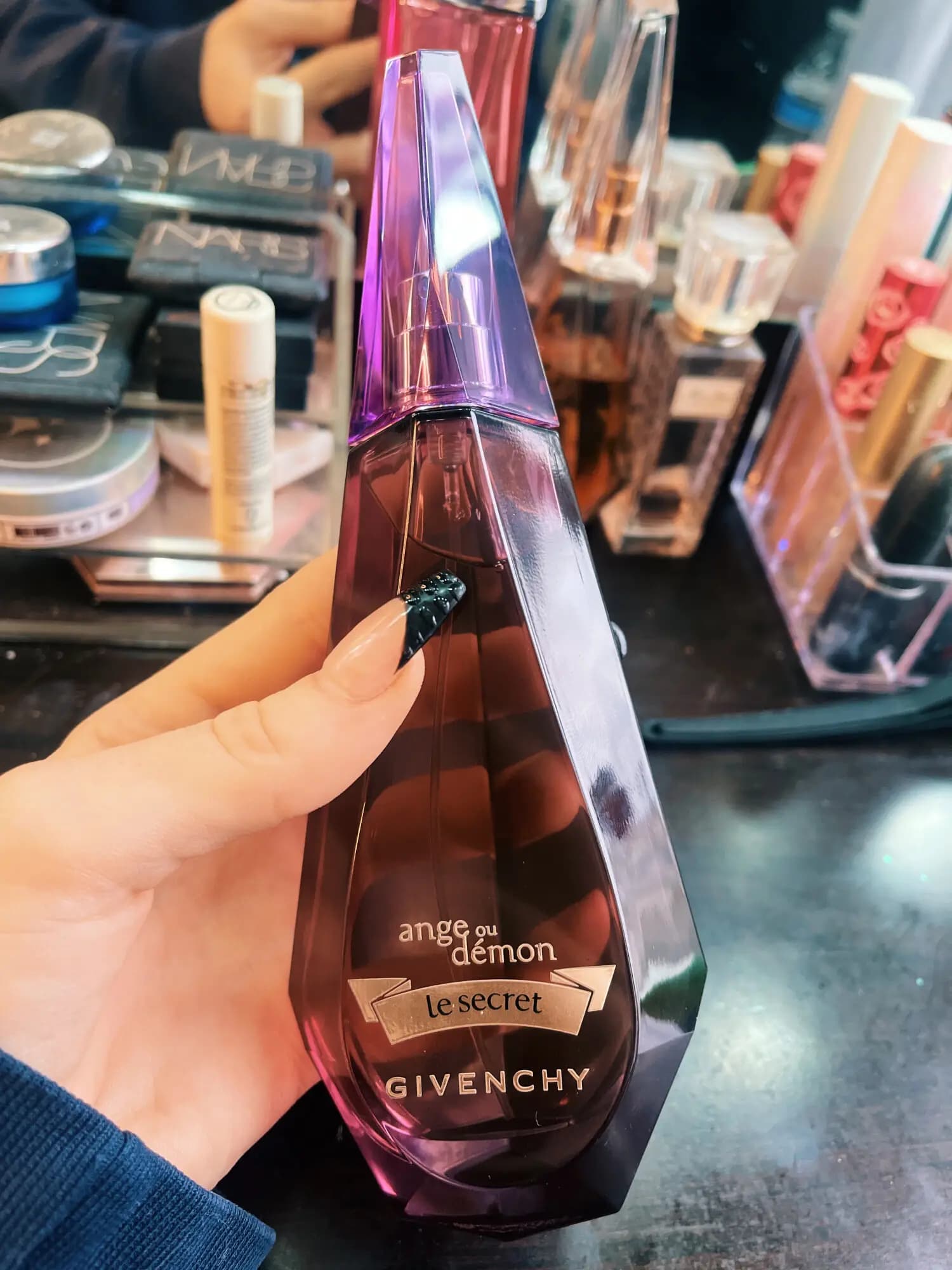 عطر ادکلن جیوانچی آنژ او دمون له سکرت الکسیر اصل | Givenchy Ange ou Demon Le Secret Elixir — تصویر ۷