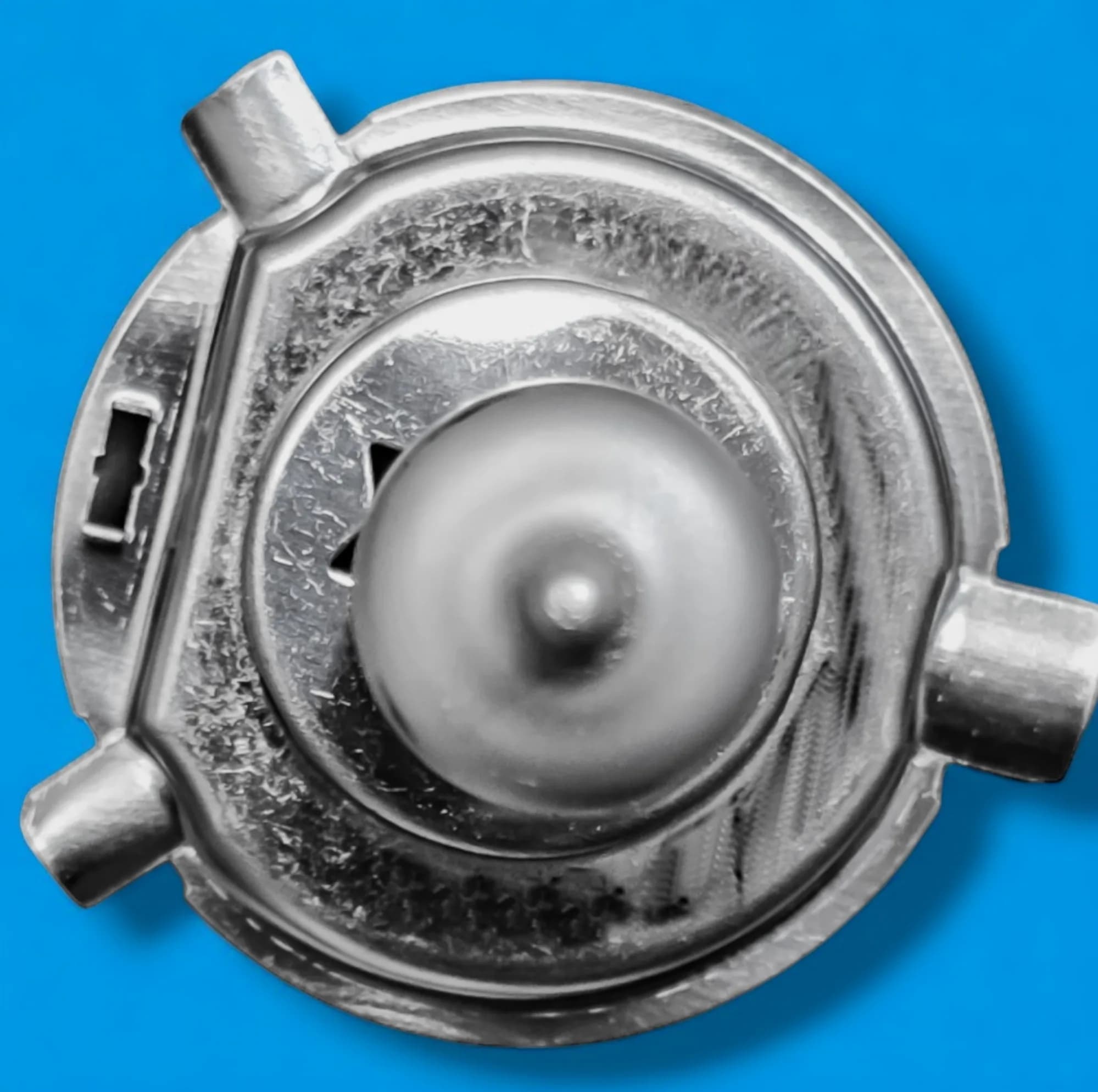 لامپ نور پایین و نور بالا چراغ جلو تک حالته بست یدک مدل یخی پایه H4 مناسب برای ساینا و کوییک بسته ۲ عددی — تصویر ۳