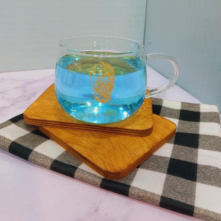 ماگ شیشه ای طرح دختر طلایی کد 1690 — تصویر ۲