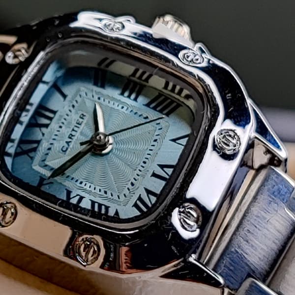 ساعت مچی زنانه کارتیر Cartier Panthère بند استیل نقرهای آبی — تصویر ۵