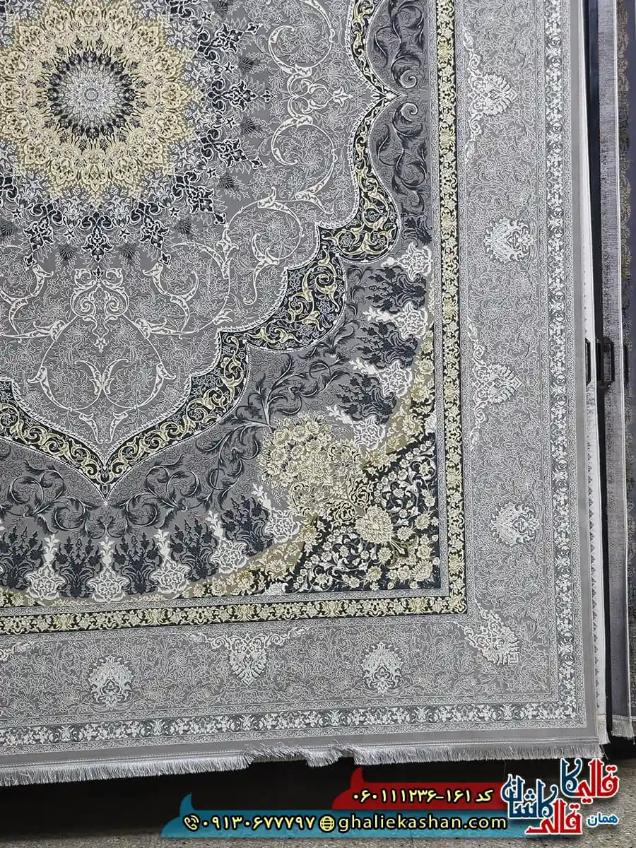 فرش طلاکوب 1200 شانه طرح طنین رنگ طوسی نقره0ای گل برجسته کاشان — تصویر ۳