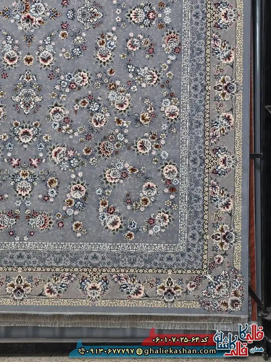 فرش کلاسیک 700 شانه طرح افشان ساحل رنگ نقره ای حاشیه ترمه ای کاشان — تصویر ۲