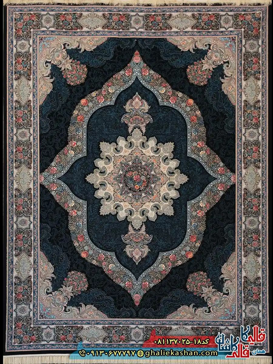 فرش کلاسیک 700 شانه طرح کارینا رنگ سرمه ای کاشان — تصویر ۲