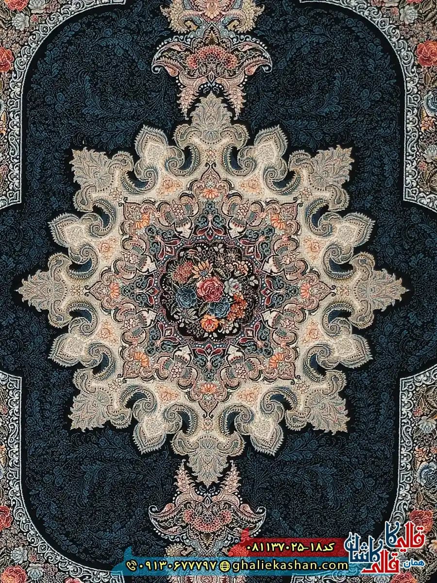 فرش کلاسیک 700 شانه طرح کارینا رنگ سرمه ای کاشان — تصویر ۴