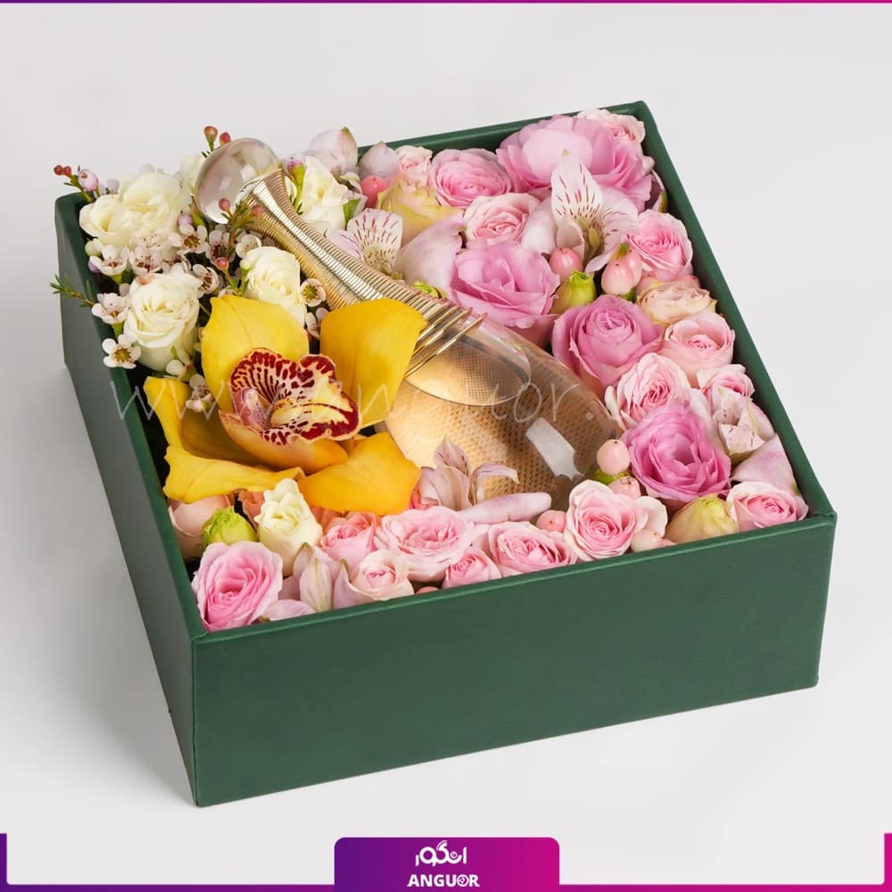 باکس گل با عطر ادکلن جادور (ژادور)