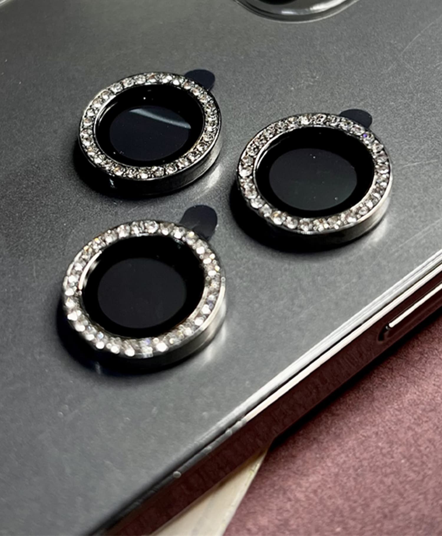 محافظ لنز فلزی نگین دار Iphone 16 Pro Max — تصویر ۲