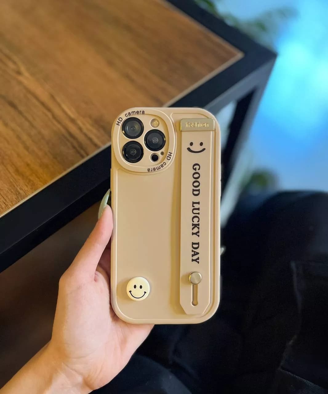 قاب گوشی آیفون طرح Smile با بند استندی (420) — تصویر ۲