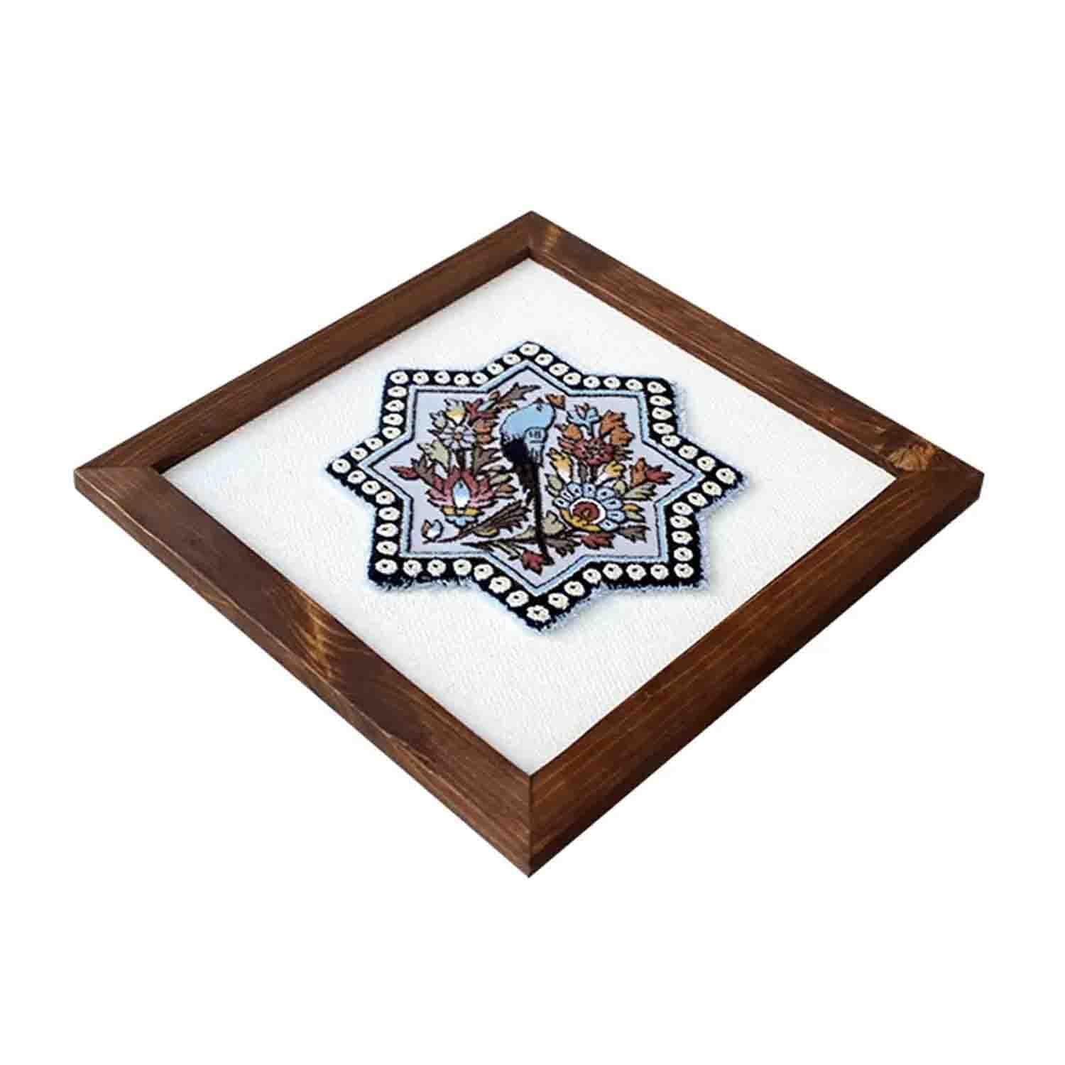 قاب چوبی قهوه ای مات گل و مرغ کد 21 زمینه نقره ای-28در28-ماهد کد 02101093 — تصویر ۲