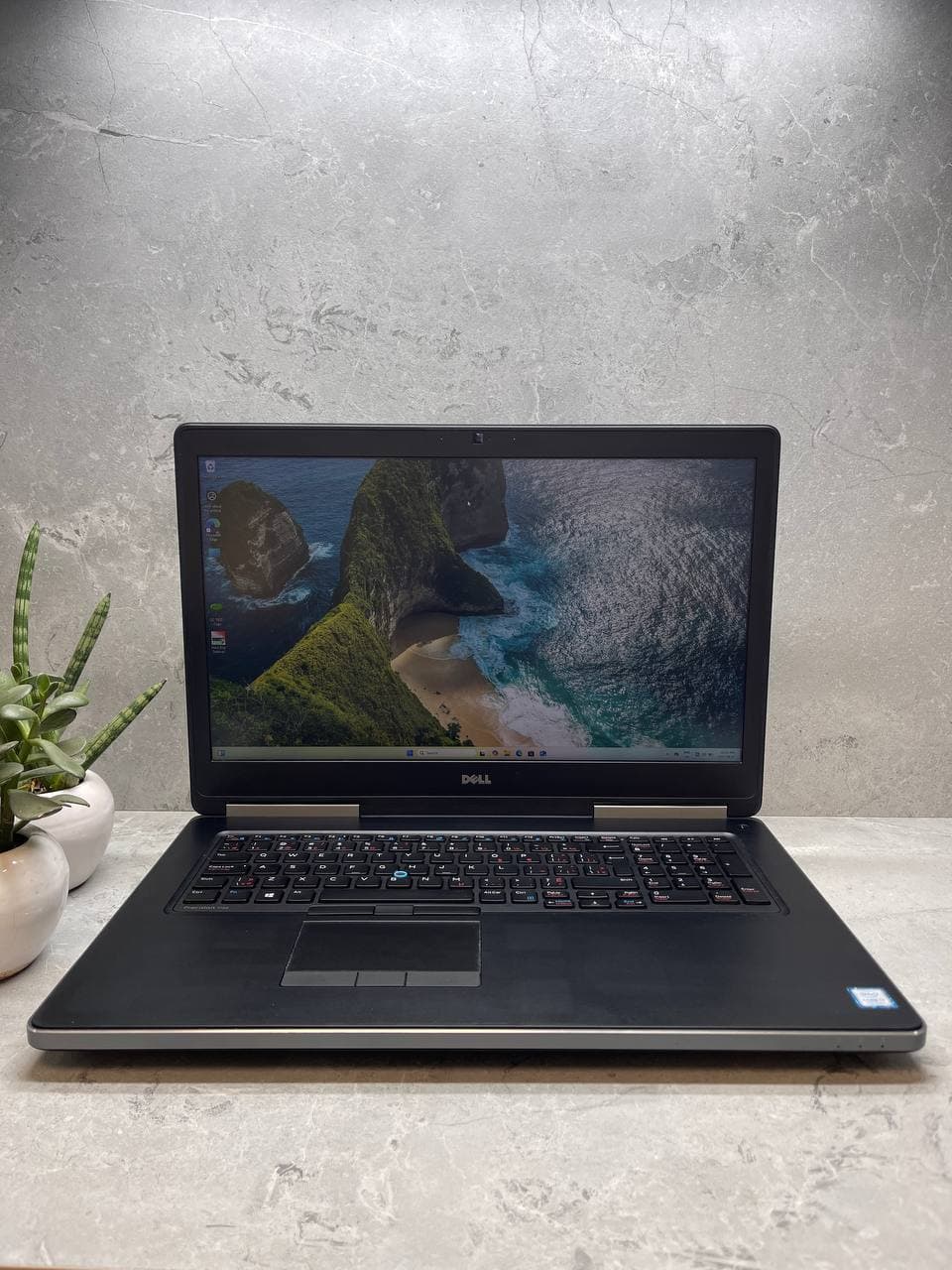 لپ تاپ استوک Dell Precision 7720 | 17.3″ | Core i7-7700HQ | 32GB RAM | 512GB SSD | NVIDIA Quadro M1200 4GB — تصویر ۲