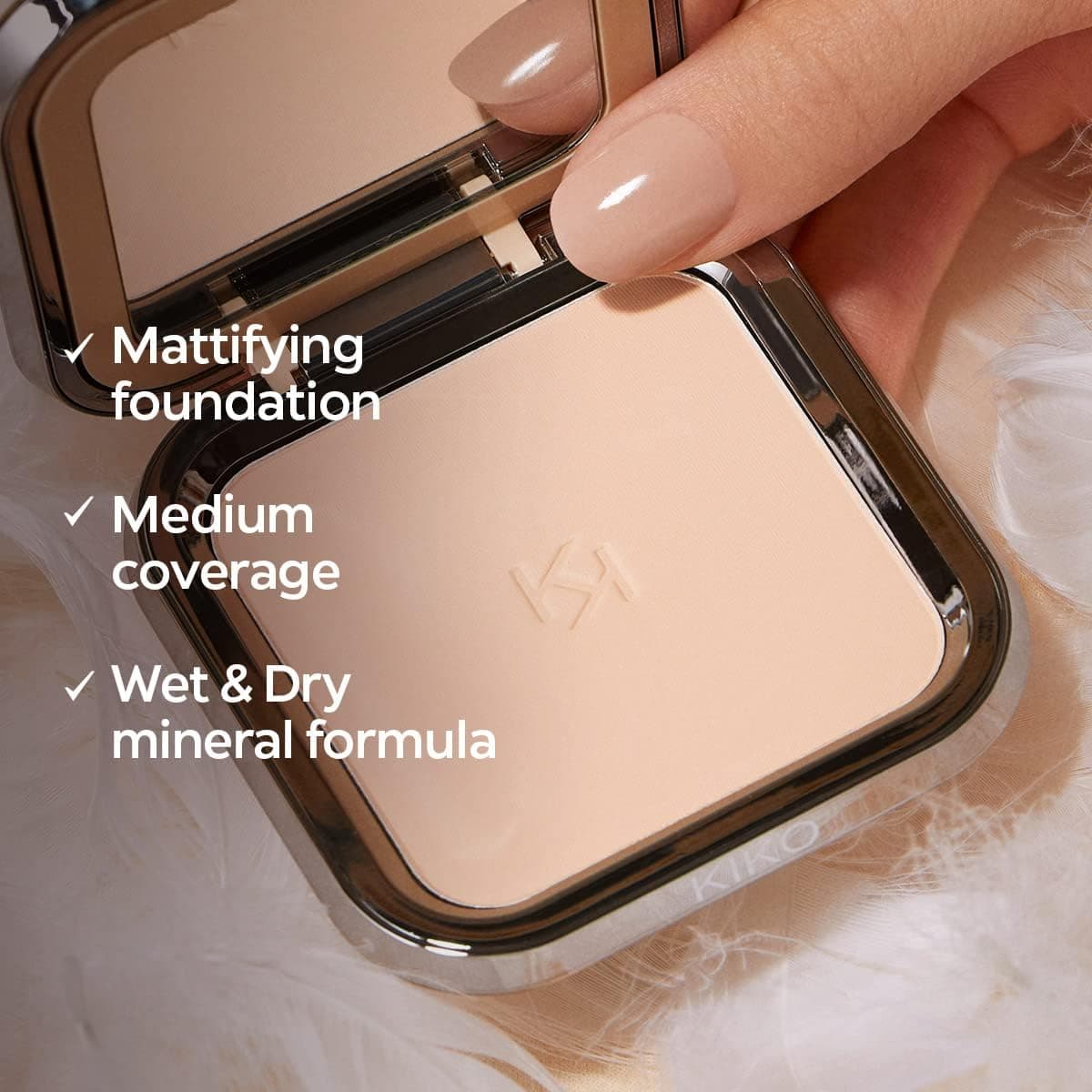 پنکک فشرده مات مدل مت فیوژن کیکو میلانو Matte fusion pressed powder Kiko Milano شماره 03 — تصویر ۴