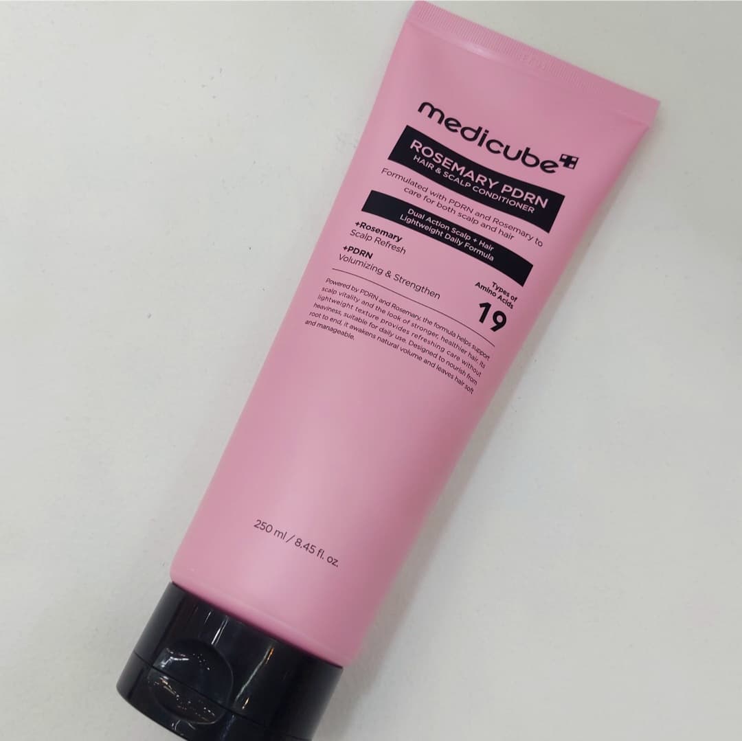 نرم کننده مو و پوست سر رزماری مدیکیوب Rosemary PDRN Hair & Scalp Conditioner حجم 250 میلی لیتر — تصویر ۳