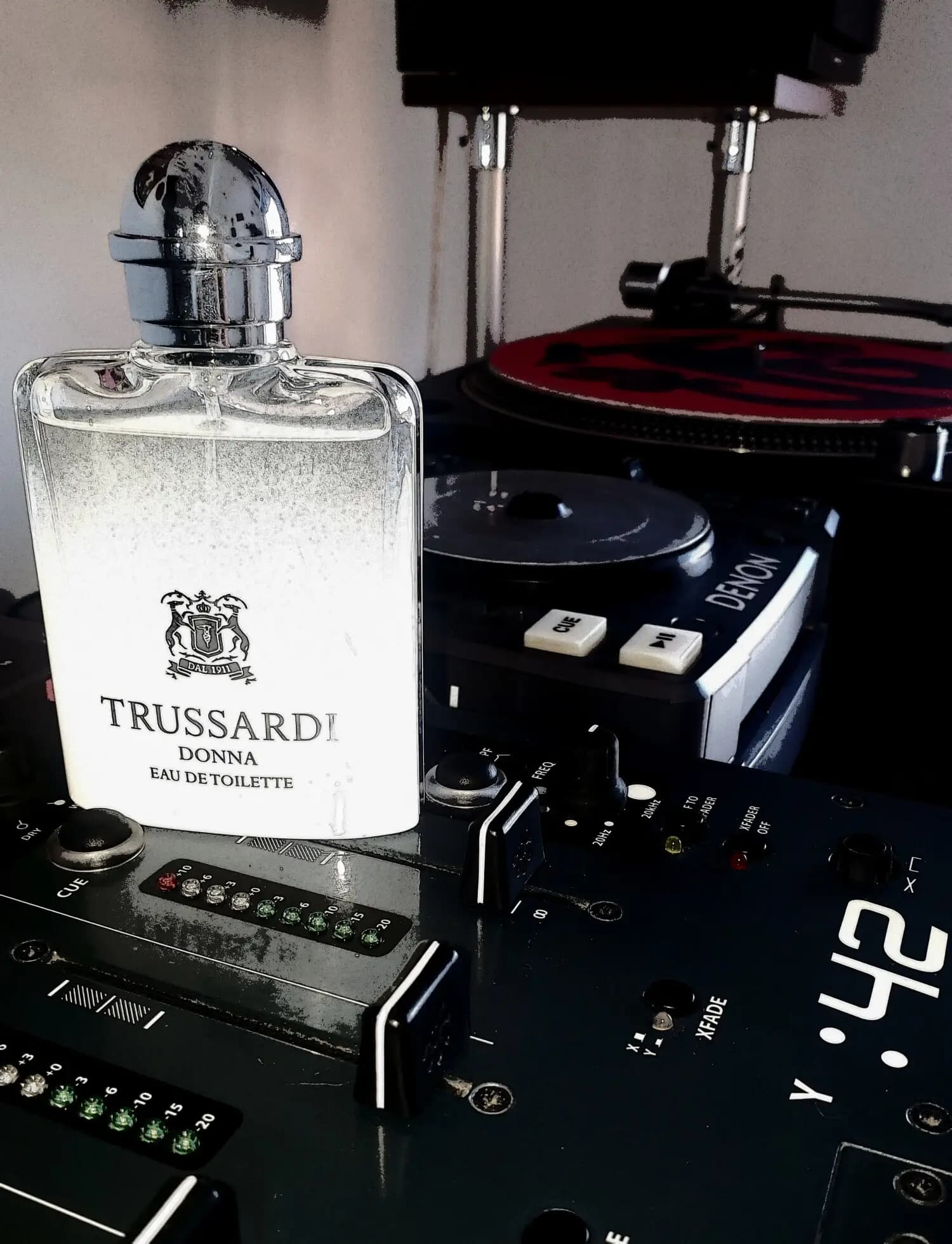عطر ادکلن تروساردی تروساردی دونا ادوتویلت اصل | Trussardi Donna Eau de Toilette — تصویر ۶