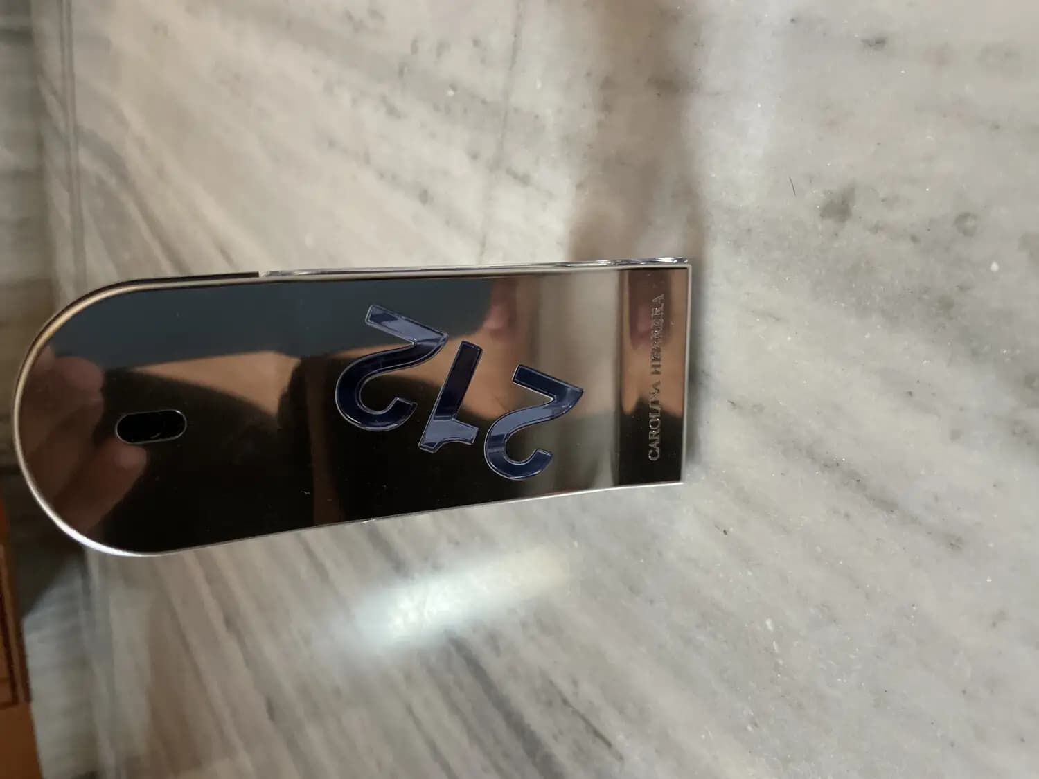 عطر ادکلن کارولینا هررا ۲۱۲ من هیروز اصل | Carolina Herrera 212 Heroes — تصویر ۶