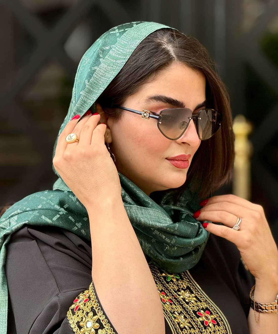 عینک آفتابی زنانه برند لوئوه مدل LOEWE LW5104S — تصویر ۵