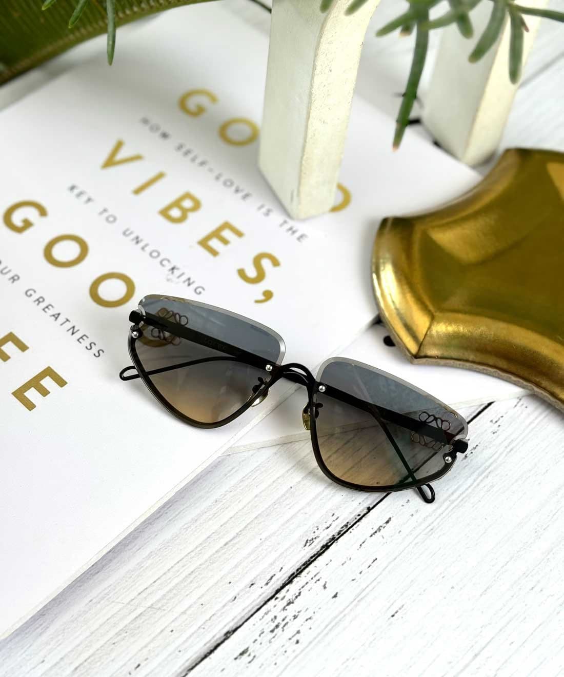 عینک آفتابی زنانه برند لوئوه مدل LOEWE LW5104S