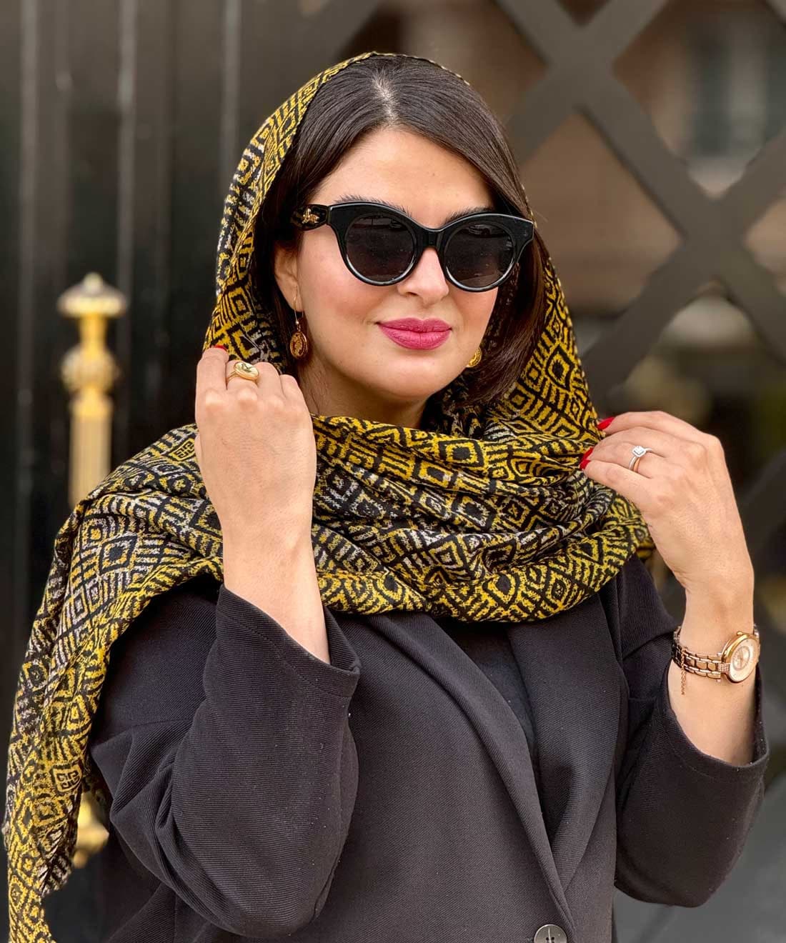 عینک آفتابی زنانه لوئوه مدل LOEWE LW40126I — تصویر ۲