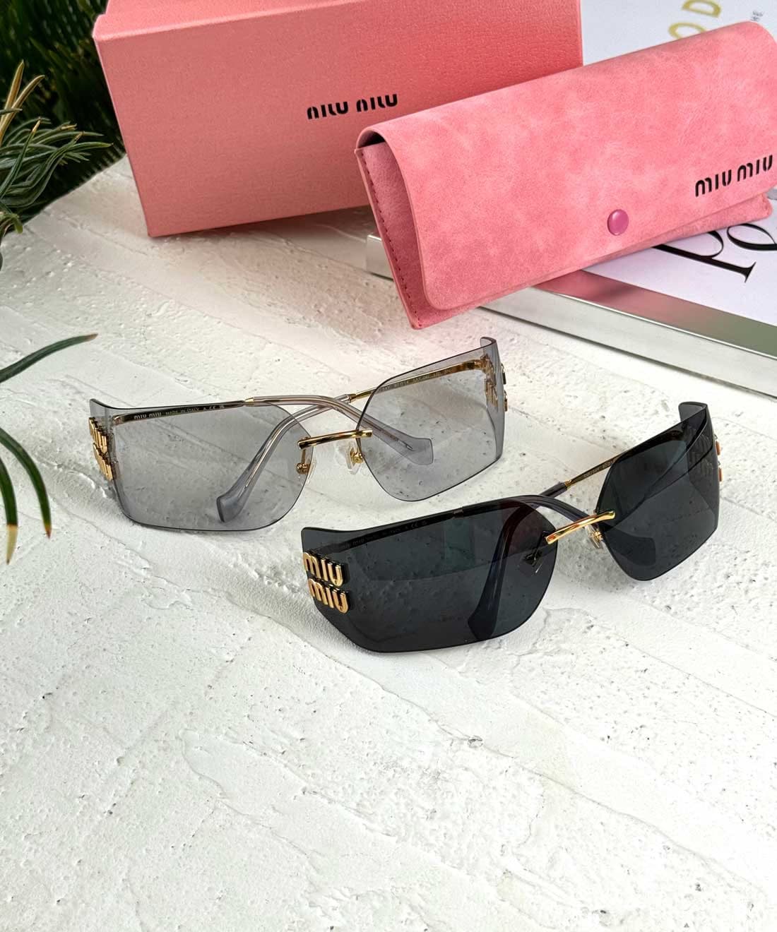 عینک آفتابی زنانه میو میو مدل MIUMIU SMU 54Y — تصویر ۳