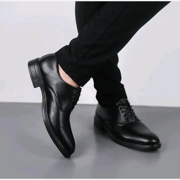 کفش مردانه کلاسیک چرم مصنوعی درجه یک مشکی — تصویر ۲