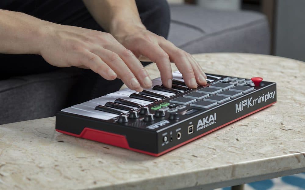 میدی کنترلر AKAI MPK Mini play — تصویر ۳