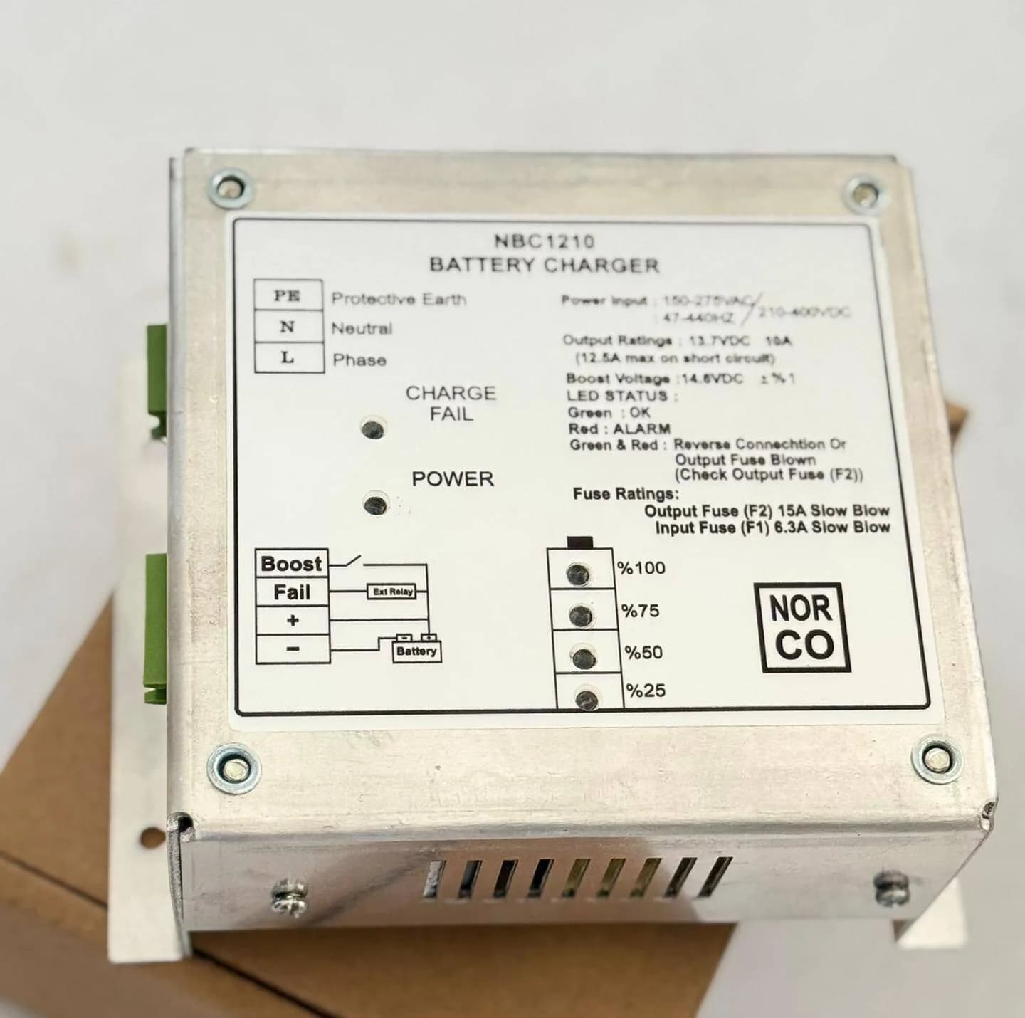 شارژر باتری 12 ولت 10 آمپر مدل NBC1210 مناسب برای تابلو کنترل ژنراتور — تصویر ۲