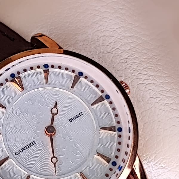 ساعت مچی زنانه کارتیر رزگلد سفید صدفی (Cartier) — تصویر ۴