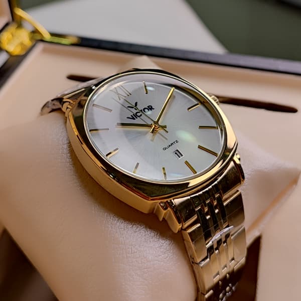 ساعت مچی مردانه ویکتور فرانسه اورجینال طلایی مدل V5699-02 — تصویر ۳