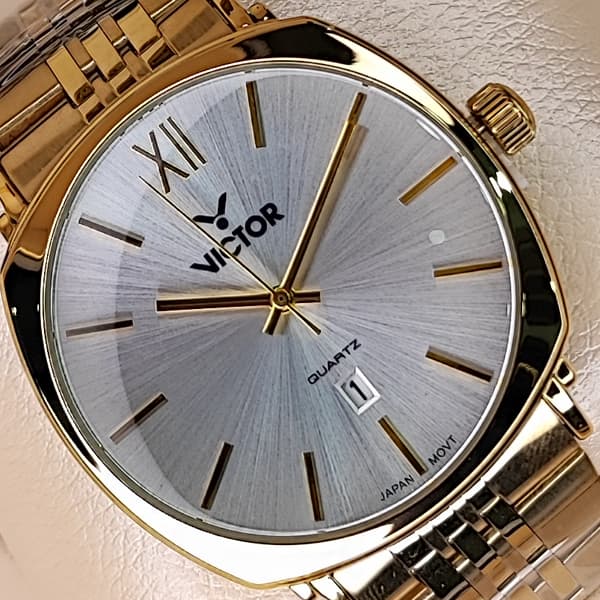 ساعت مچی مردانه ویکتور فرانسه اورجینال طلایی مدل V5699-02 — تصویر ۵