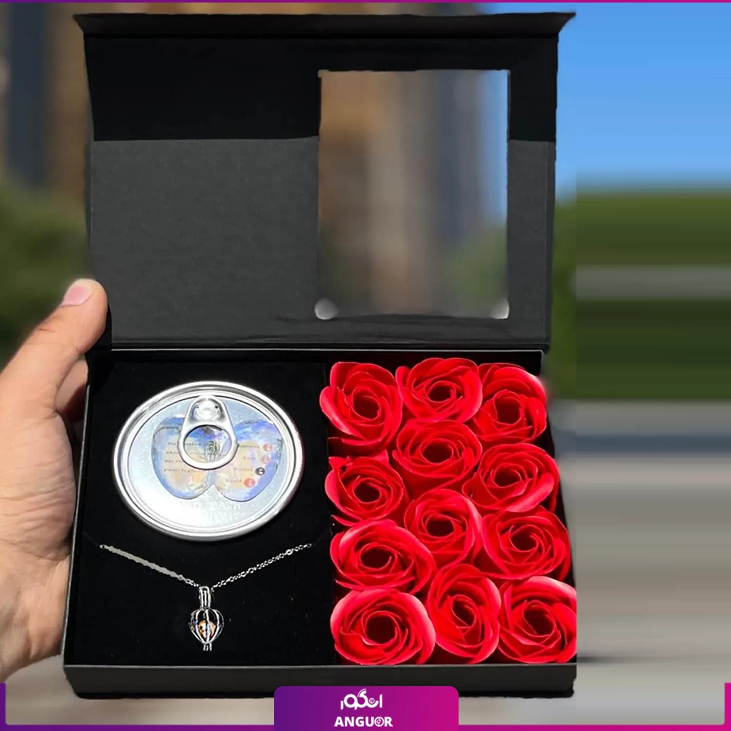 باکس گل رز قرمز با گردنبند مروارید عشق