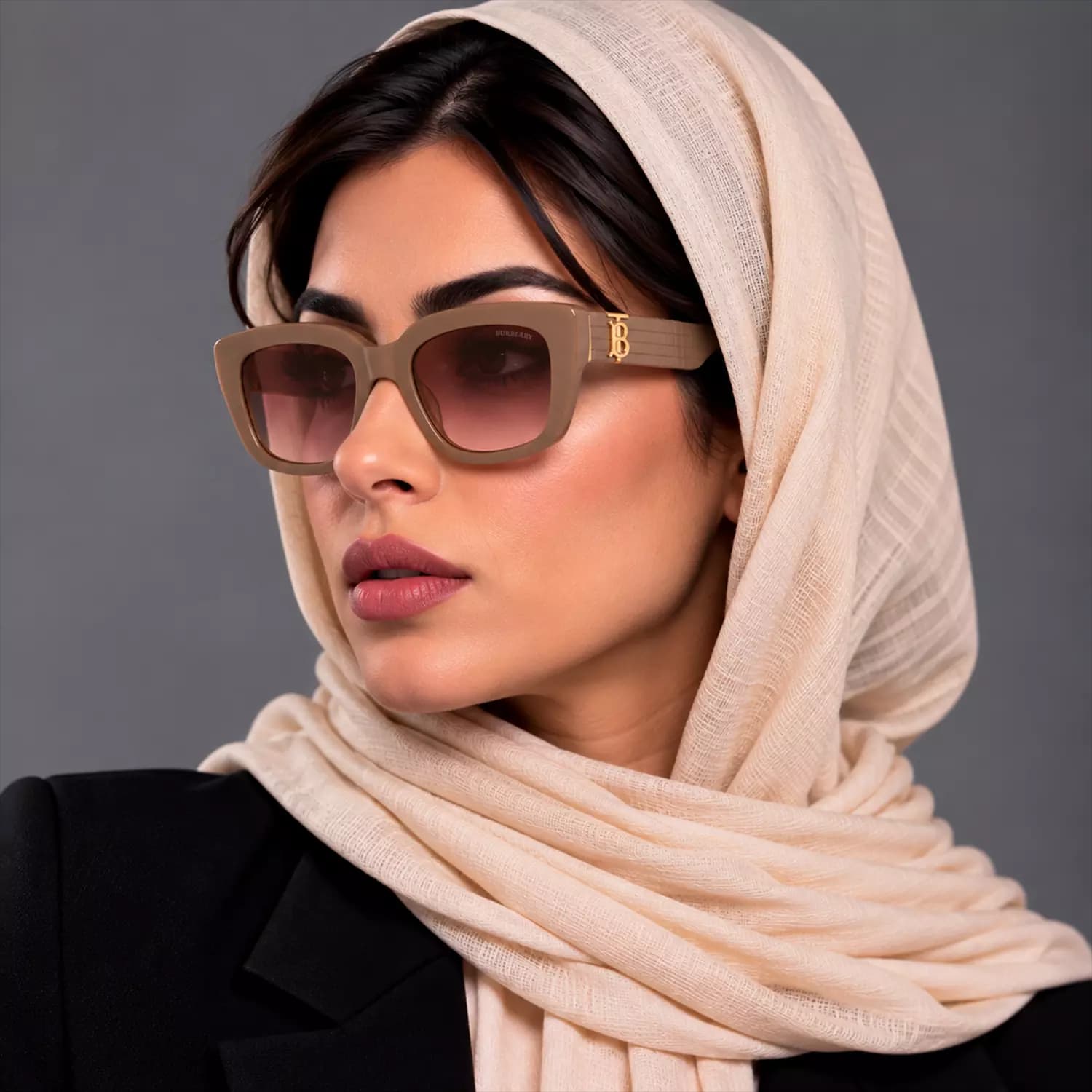 عینک آفتابی باربری فریم مربع زنانه اورجینال کد BE6003 — تصویر ۳