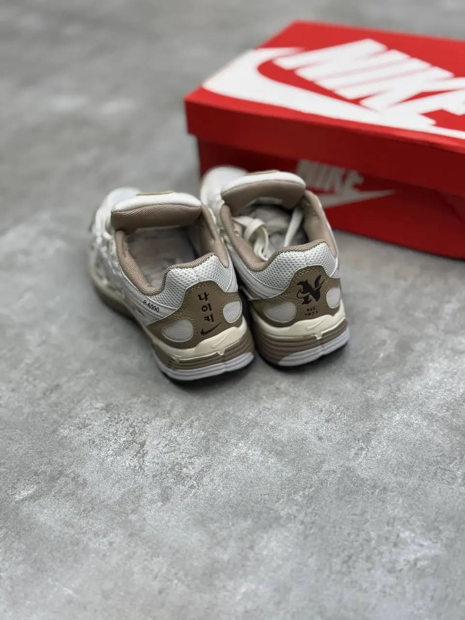 نایک P6000 سفید قهوه‌ای رانینگ |Nike P6000 — تصویر ۴