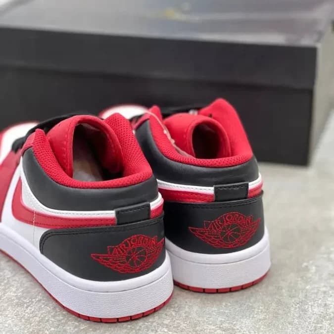 نایک جردن وان لو ریورس بلک تو | Jordan 1 Low Reverse Black Toe — تصویر ۳