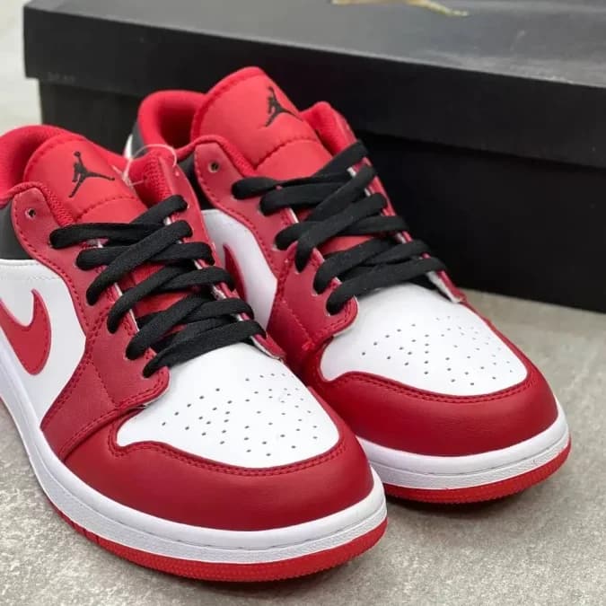 نایک جردن وان لو ریورس بلک تو | Jordan 1 Low Reverse Black Toe — تصویر ۴