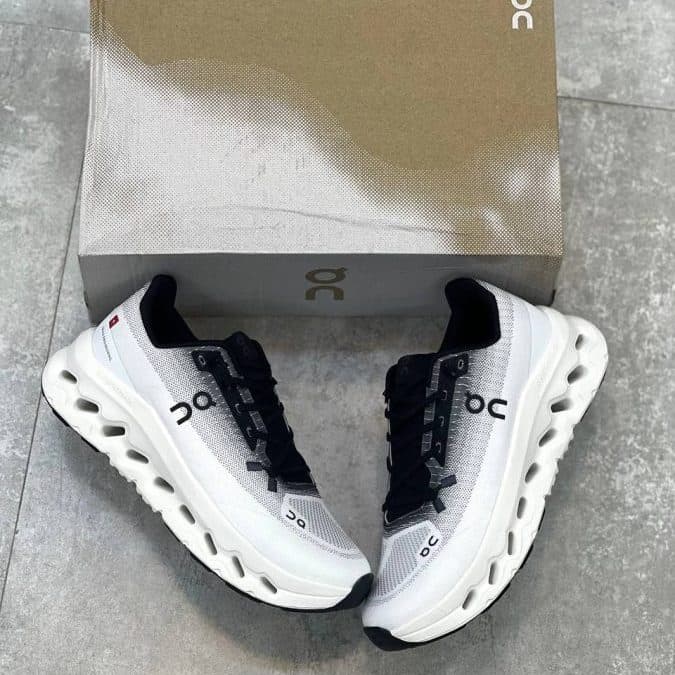 آن رانینگ مشکی سفید| QC White Black — تصویر ۵