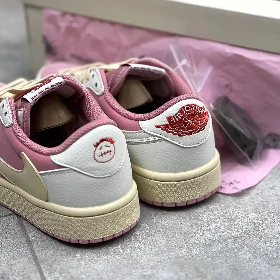 کفش تراویس شای پینک | Nike Travis Scott Pink — تصویر ۲
