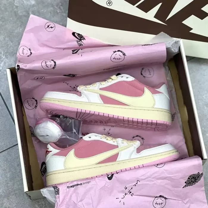 کفش تراویس شای پینک | Nike Travis Scott Pink — تصویر ۴