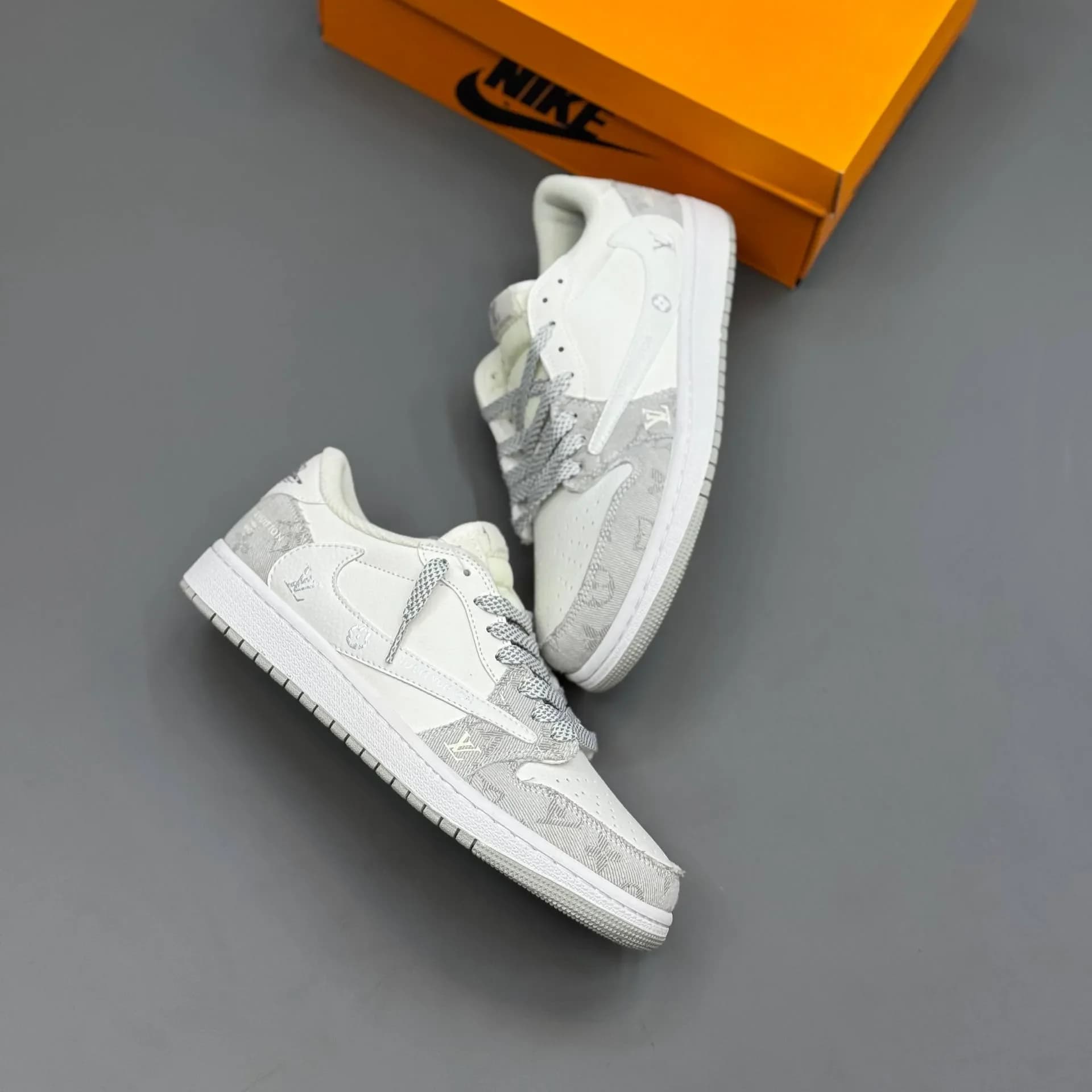 کفش نایک جردن تراویس LV سفید طوسی مستر کوالیتی | Nike Air Jordan Travis LV Master Quality — تصویر ۳