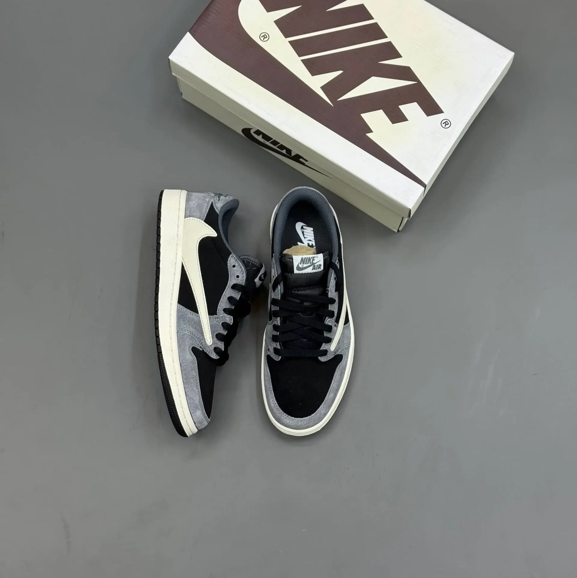 کفش نایک جردن تراویس مشکی طوسی مستر کوالیتی | Nike Air Jordan Travis Scott Master Quality — تصویر ۴
